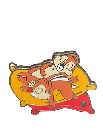 4936 CHIP AND DALE ON PILLOW 22 4 095185