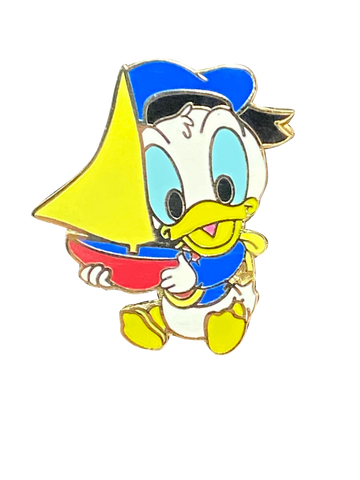 BABY DONALD WITH YELLOW RED AND BLUE BOAT 30216 | BAG THREE