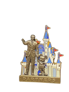1156 MICKEY AND WALT STATUE 010848 | BAG SIX