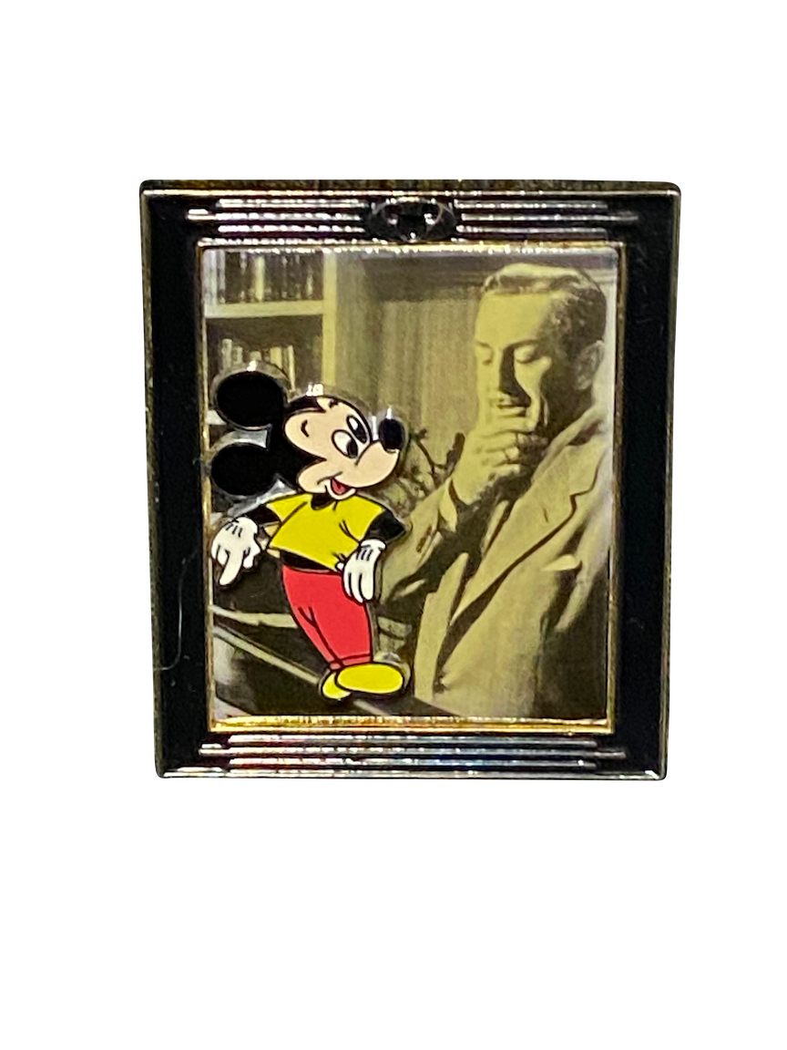 WALT PICTURE HAND ON CHIN MICKEY ON PIC 015314 | BAG SIX