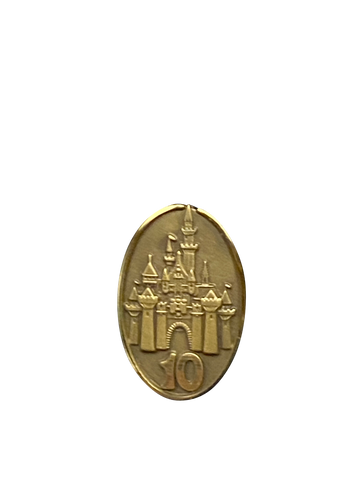 10 YEAR SERVICE PIN CASTLE   000442
