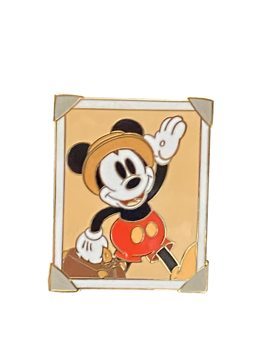 3569 MICKEY WAVING IN PHOTO 7 4 009348
