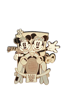 1480 MICKEY AND MINNIE B/W OLD CAR 7 5 031895