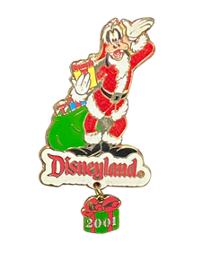 2052 GOOFY IN SANTA SUIT 2001 12 1 008834