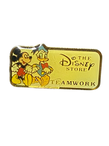 2440 THE DISNEY STORE TEAMWORK 12 4 001262