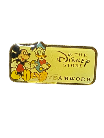 2440 THE DISNEY STORE TEAMWORK 12 4 001262
