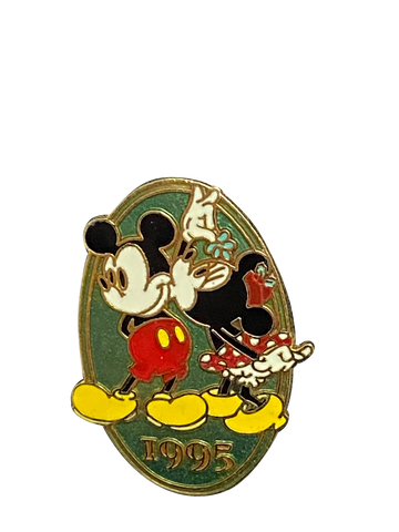 2610 MINNIE KISSING MICKEY 1995 12 10 001471