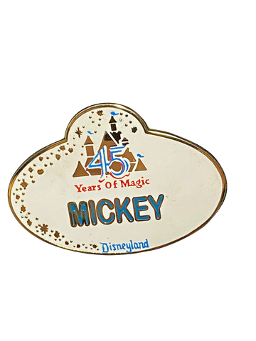 MICKEY 45 YEARS OF MAGIC BADGE 16 4 000848