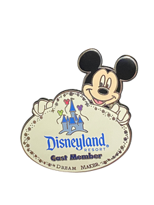 DISNEYLAND CAST MEMBER BADGE 16 4 066825