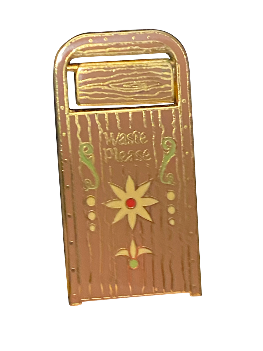 3208 TRASH CAN FANTASYLAND 16 5 006567