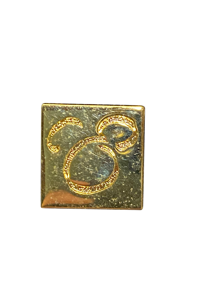 3439 GOLD MICKEY VIP PIN 16 8 001719