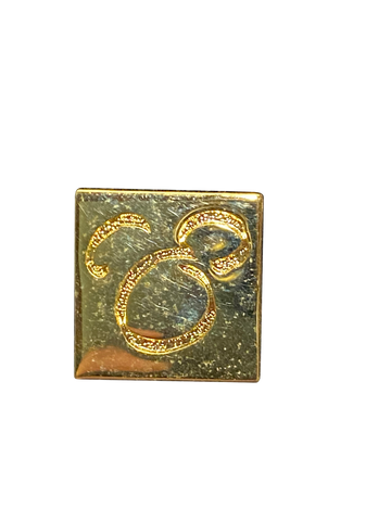 3439 GOLD MICKEY VIP PIN 16 8 001719