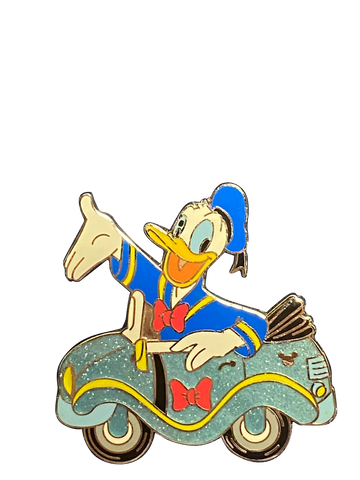 2868 DONALD IN BLUE SPARKLE CAR HONG KONG 17 5 069591